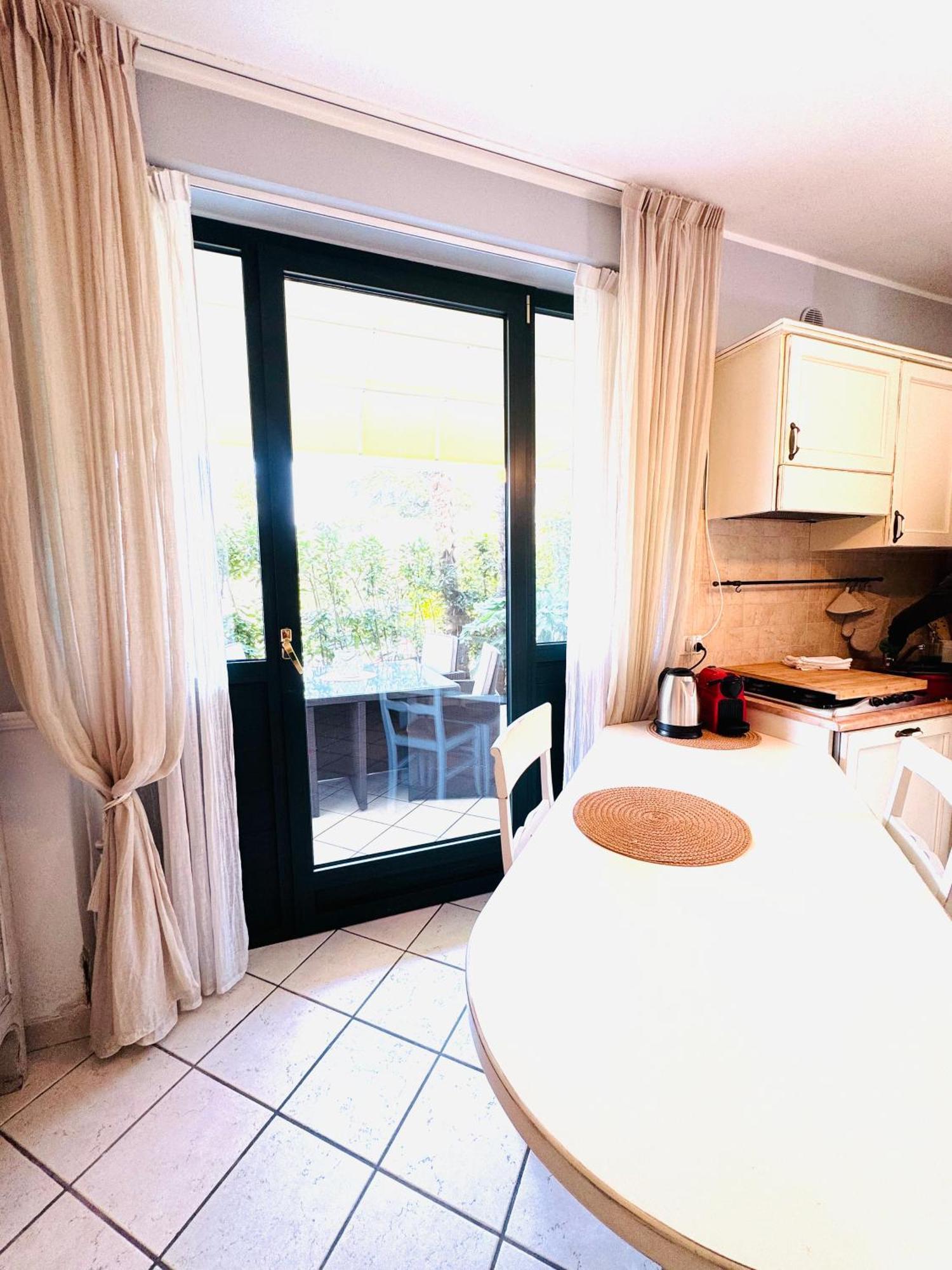 Appartamento La Perla Torri Del Benaco Exterior foto