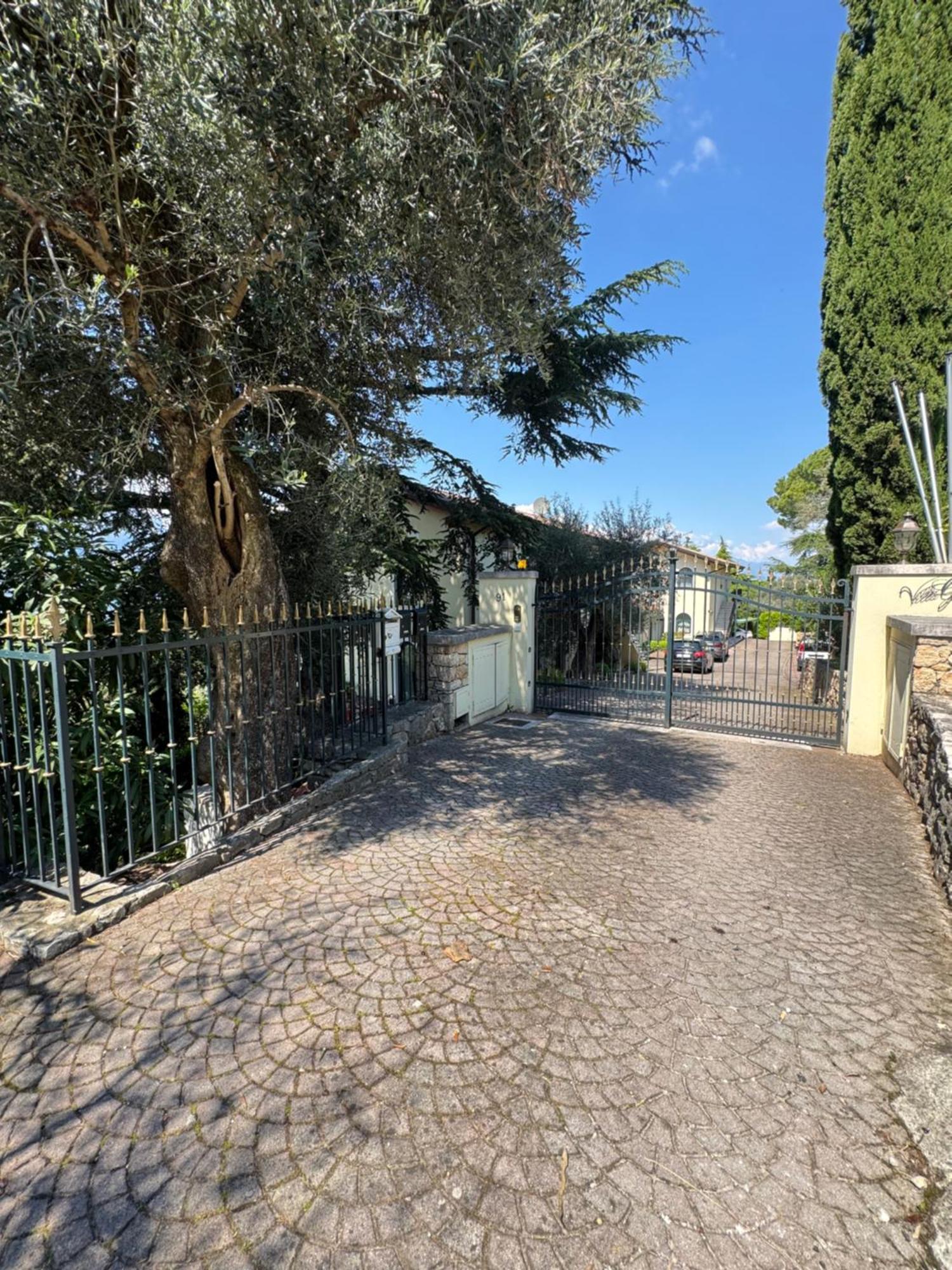 Appartamento La Perla Torri Del Benaco Exterior foto